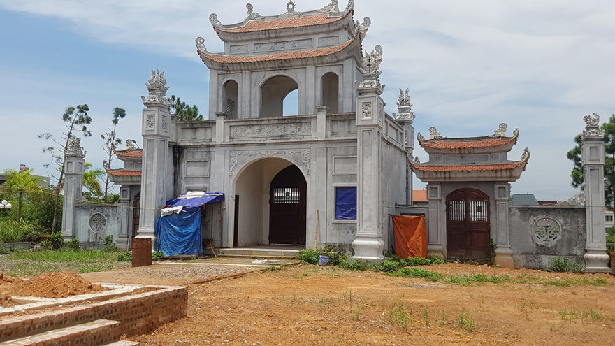 Bên trong cổng uy nghi của Văn Miếu Vĩnh Phúc