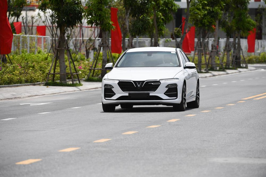 VinFast Lux A2.0 và SA2.0 được chắp bút bởi những nhà thiết kế hàng đầu thế giới, mang những đường nét nhận diện đặc trưng, đẳng cấp.