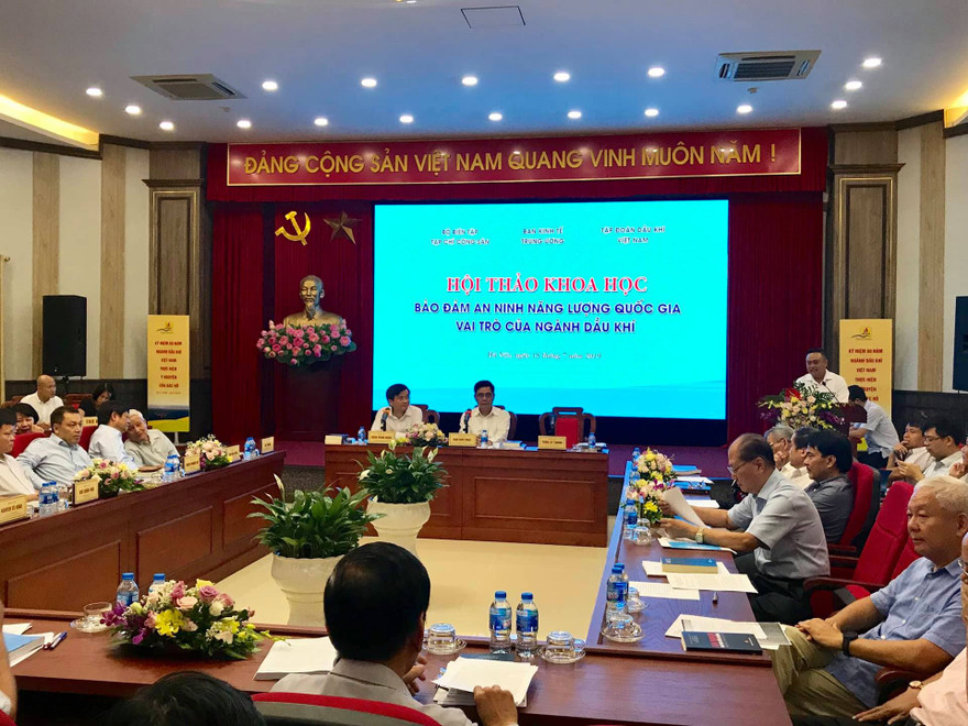 Hội thảo khoa học “An ninh năng lượng quốc gia vai trò của ngành dầu khí”.