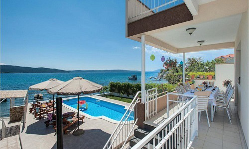 Ngôi nhà thứ hai được ưa chuộng nhờ sản phẩm vừa phục vụ nhu cầu du lịch của gia đình, vừa có thể cho thuê trong thời gian không sử dụng. Ảnh một căn second home tại Croatia cho thuê trên Booking.com.