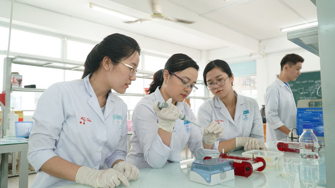 HUTECH nhận hồ sơ xét tuyển học bạ đợt 20/7 từ 18 – 24 điểm tùy ngành và tổ hợp xét tuyển