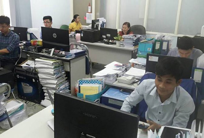 Cán bộ, công chức viên chức TPHCM sẽ bị giảm thu nhập để hỗ trợ cho người nghèo 