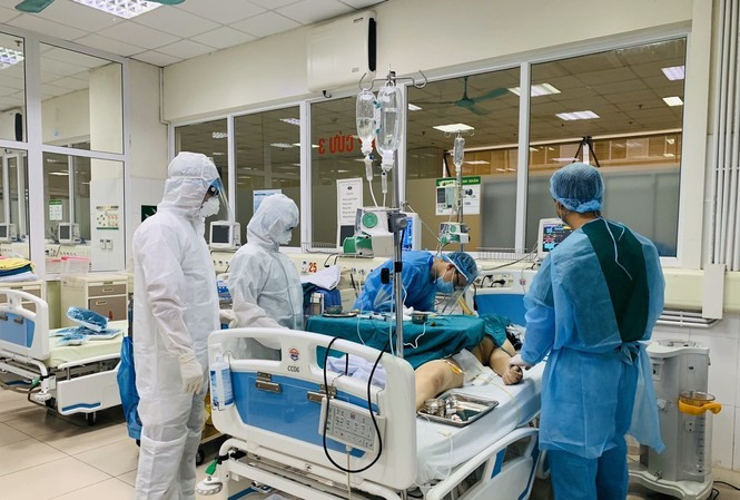 Phi công người Anh mắc COVID-19 có dấu hiệu hồi phục