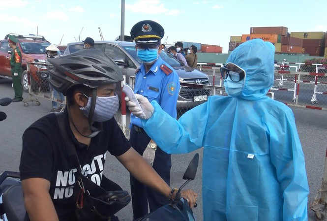 Xét nghiệm y tế toàn bộ khách đến TPHCM từ 9/4