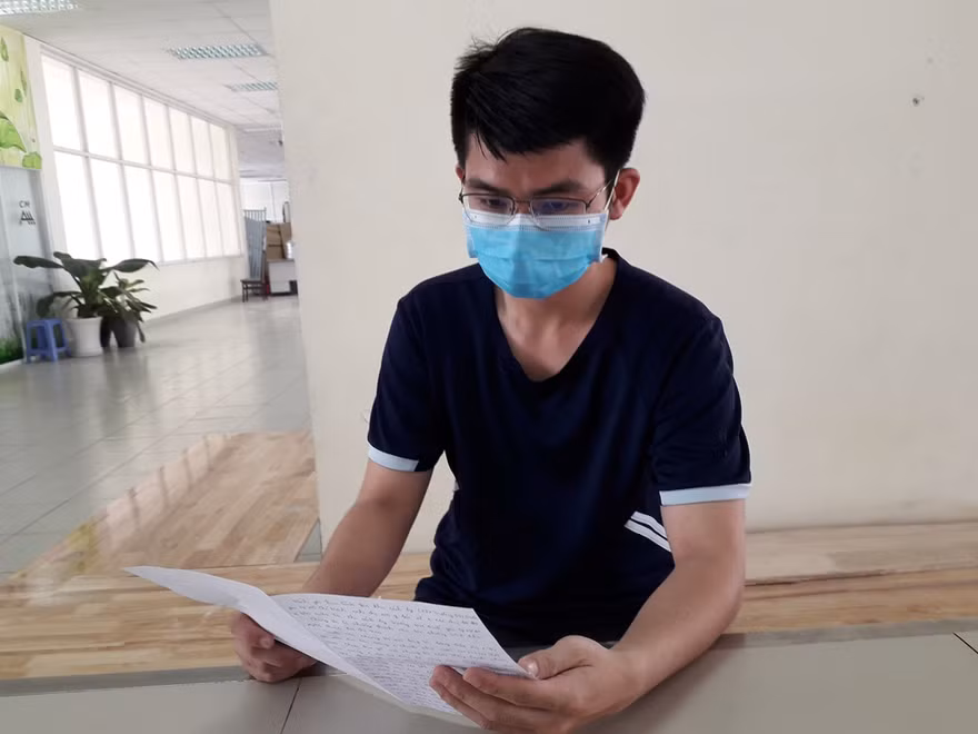 Cảm động những lá thư viết từ khu cách ly lớn nhất nước: 'Tự hào là công dân Việt Nam'