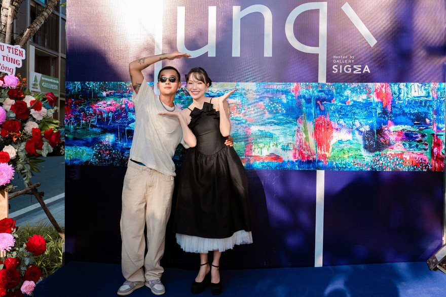 "Thám tử" Tùng và "cô giáo" Diệu Nhi tái ngộ tại triển lãm trừu tượng