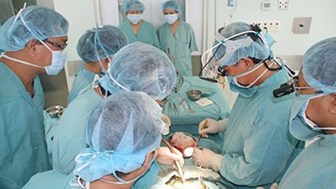 Phẫu thuật ghép thận là kết quả của sự phối hợp đồng bộ giữa nhiều chuyên khoa trong y khoa: niệu học, thận học, phẫu thuật mạch máu, miễn dịch học, thận nhân tạo…