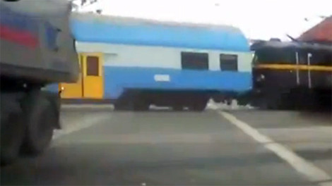 Suýt tai nạn thảm khốc vì nâng barrier quá sớm