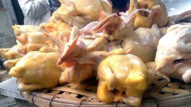 Giá gà mía nguyên con luộc lên bán chỉ với giá 130.000 đồng (ảnh minh họa).