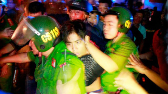 Cảnh sát cơ động 113 bắt một thanh niên có hành vi móc túi