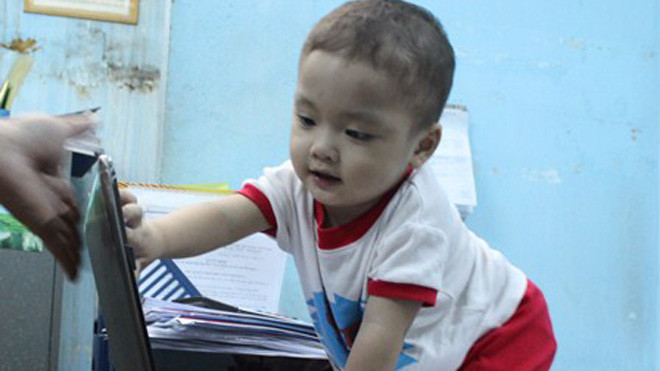 Bé trai bị bỏ rơi trên taxi đã được đưa vào Trung tâm bảo trợ xã hội