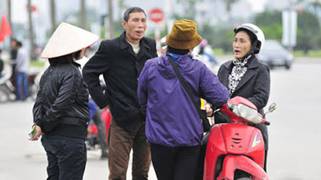 Rất nhiều phe vé đã xuất hiện ở gần sân Mỹ Đình