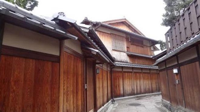 Bên ngoài dinh thự của Lệnh Kế Hoạch. Ảnh: Sina