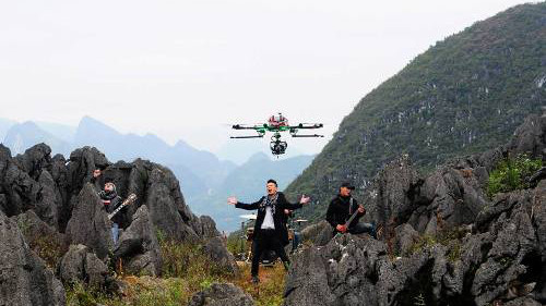 Toàn bộ phần hình ảnh, MV của ban nhạc trong album được thực hiện tại vùng cao nguyên đá Hà Giang. Ảnh: Việt Dũng.