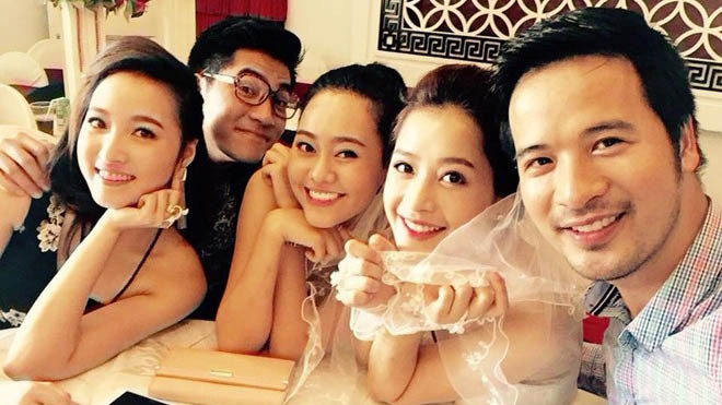 9X tươi tắn bên cạnh dàn diễn viên xinh đẹp của Vẫn có em bên đời.