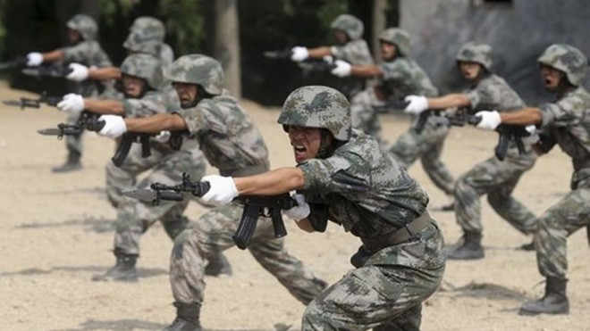 Thiết bị đắt nhất trong số quân trang, vũ khí của binh lính Trung Quốc là khẩu súng trường Type 95. Ảnh: The Wall Street Journal