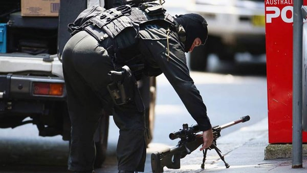 Chỉ huy chiến dịch giải cứu ra lệnh cho lính bắn tỉa không được phép khai hỏa