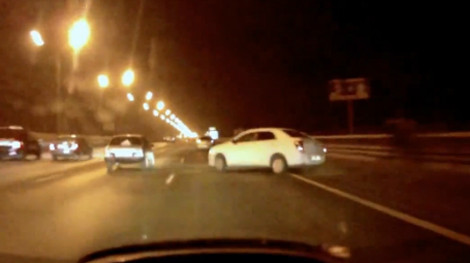 Xế hộp mất lái, 'diễn xiếc' trên cao tốc