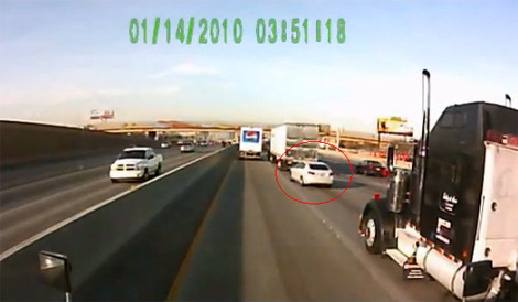 Pha lách vượt thót tim trên cao tốc