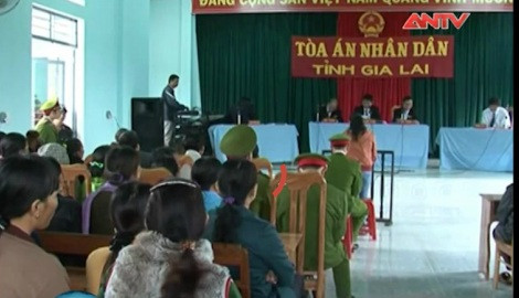 Sát hại chồng dã man chỉ vì...mất dép