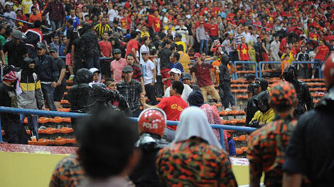 Báo chí thế giới đưa tin rầm rộ về sự cố trên sân Shah Alam