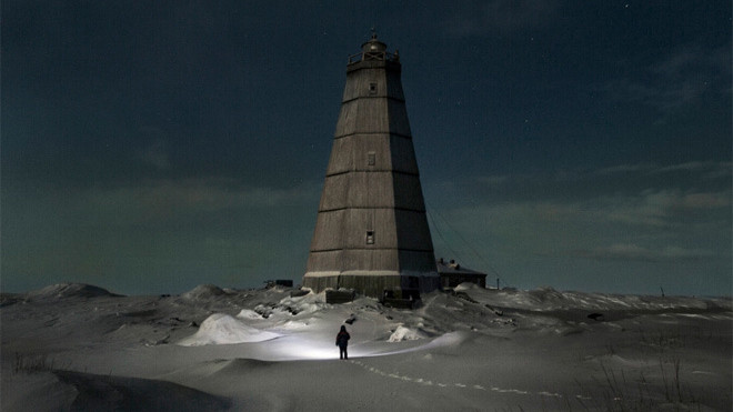 Vyacheslav Korotki, 63 tuổi, hiện là một chuyên gia khí tượng thủy văn ở vùng cực Bắc. Trong 30 năm qua, người đàn ông này sống trên những con thuyền của Nga, và gần đây hơn là tại một trạm khí tượng vùng Bắc Cực ở Khodovarikha, thuộc Nga. Korotki được cử