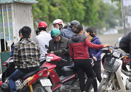 Người hâm mộ khó có cơ hội mua vé với giá gốc. Ảnh: Dân Trí.