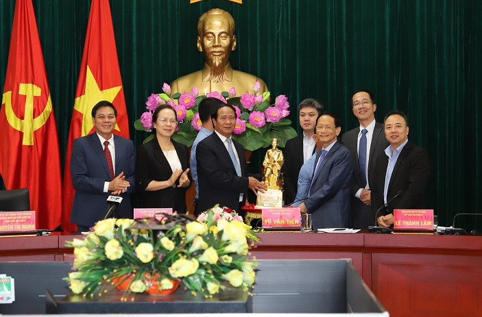 Lãnh đạo thành phố Hải Phòng và lãnh đạo Tập đoàn Geleximco.