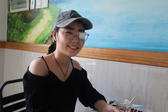 Thu Hương với khuôn mặt rạng rỡ và nụ cười tự tin