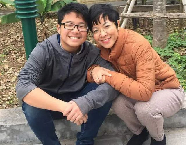 MC Thảo Vân và con trai Gia Bảo.