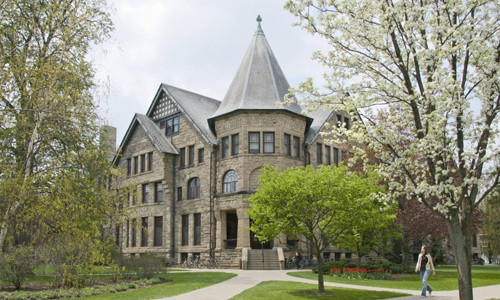 Cảnh báo tin nhắn lừa đảo chuyển tiền để xem đánh giá của Hội đồng tuyển sinh ở Mỹ.