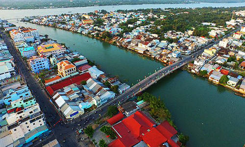 Cầu Thiềng Đức nối liền phường 1 với phường 5 của Thành phố Vĩnh Long, nơi đang hình thành một khu dân cư – thương mại ngay “cửa ngõ” Cần Thơ. Ảnh: Internet