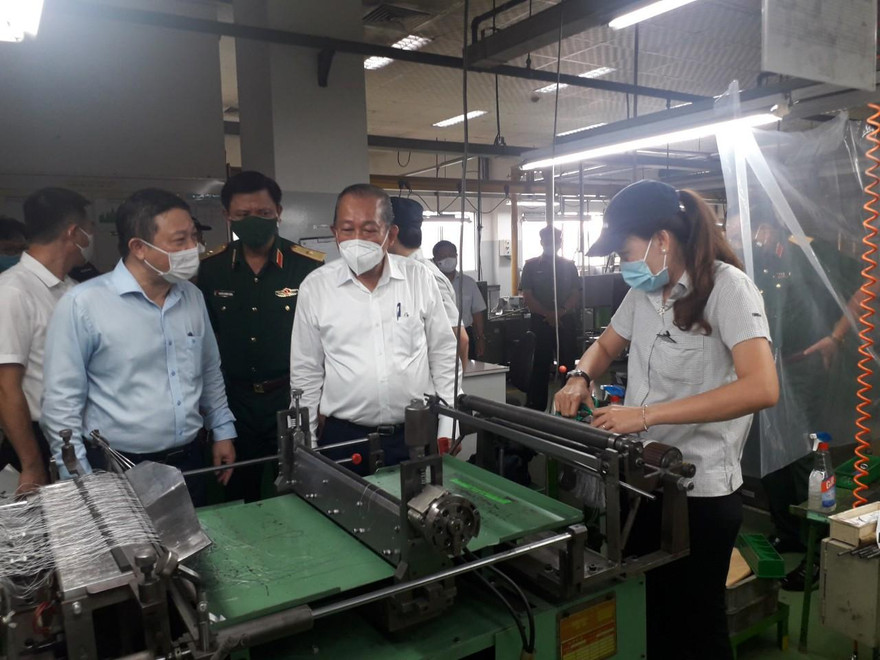 Phó Thủ tướng kiểm tra phòng chống dịch COVID-19 ở TPHCM