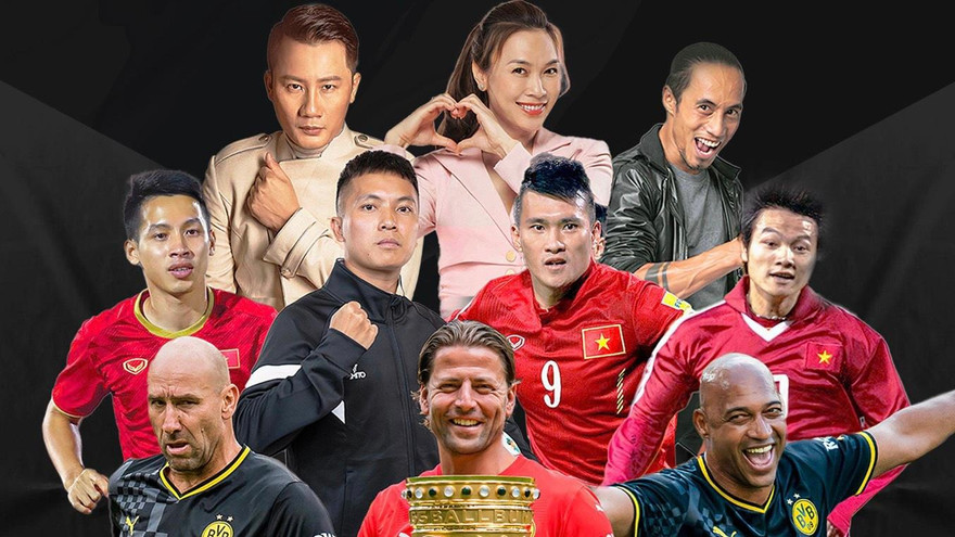 Hùng Dũng, Công Vinh, Văn Quyến so giầy với cựu sao Dortmund