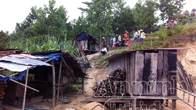 Khu vực trước nhà, nơi Hồ Thị Sen giết con ruột 