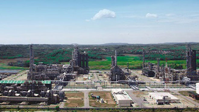 Việc Gazprom rót vốn được kỳ vọng sẽ giúp nhà máy lọc dầu Dung Quất nâng công suất chế biến lên khoảng 10 triệu tấn/năm, đáp ứng khoảng 50% nhu cầu nhiên liệu xăng, dầu cả nước.