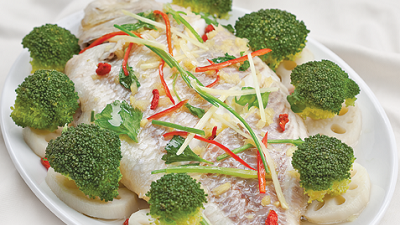 Người béo phì nên ăn nhiều rau, tôm, cá chế biến dưới dạng trộn, hấp, luộc; tránh các thực phẩm chiên, xào.