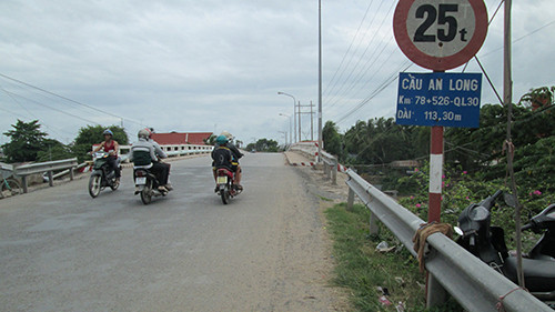 Chiếc cầu nơi thiếu nữ gieo mình xuống dòng nước tự tử