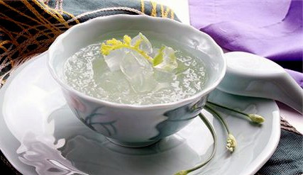 Để thu lãi cao, chủ hàng độn cả mủ trôm để giả làm yến chưng.