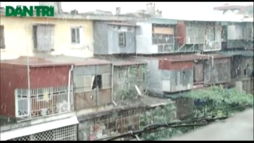 Nỗi khổ sống trong khu tập thể xuống cấp tồi tàn