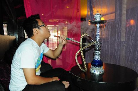 Khi mới du nhập, shisha thường được hút tại những nơi khá "sang trọng". 