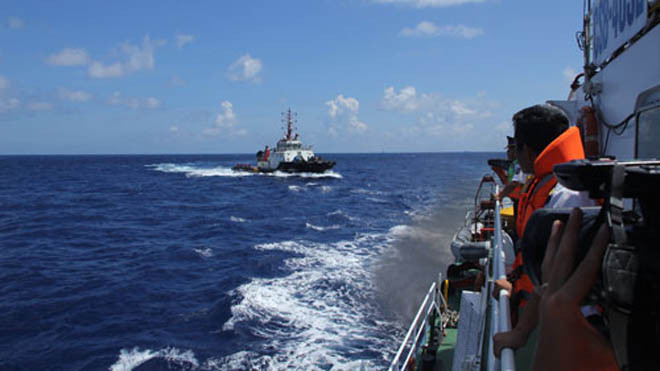 Hoàng Sa bắt đầu có sóng to