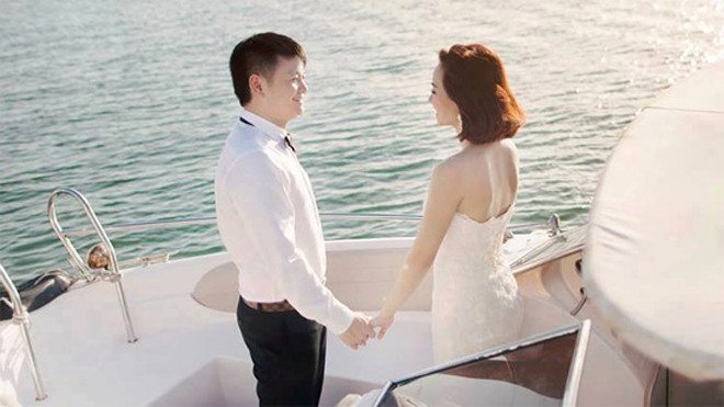 Đôi trai tài gái sắc rạng rỡ bên bờ biển quê hương trong bộ ảnh cưới. Ảnh: TS.