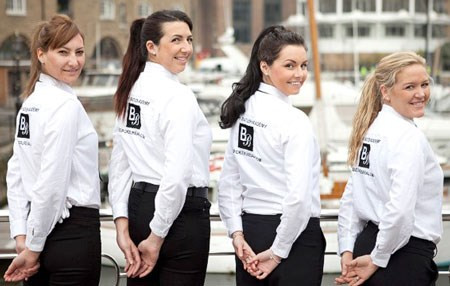 Nữ nhân viên trên siêu du thuyền này được huấn luyện bỏ từ “không“ ra khỏi từ điển trong quá trình phục vụ các ông chủ tỷ phú.