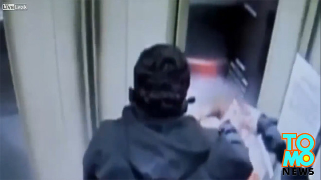 Thang máy 'mất phanh' vọt qua 31 tầng, đâm thủng nóc nhà