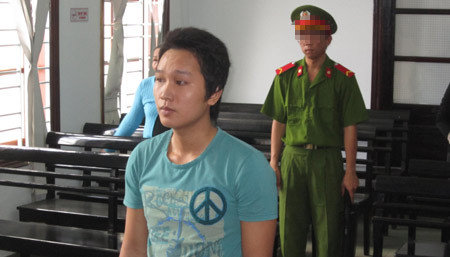 Bị cáo Nguyễn Trường Thọ trước vành móng ngựa.