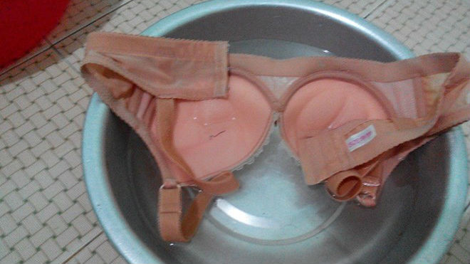 Áo ngực nghi của Trung Quốc có đỉa bò lúc nhúc