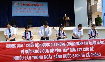 Lễ hưởng ứng Chiến dịch Quốc gia phòng chống bệnh tay, chân, miệng tại tỉnh Cà Mau. Ảnh: D.Chiến
