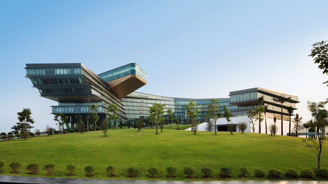 JW Marriott Hà Nội là một khách sạn 5 sao do Tập đoàn Bitexco làm chủ đầu tư, mang thương hiệu JW Marriott toạ lạc trong khuôn viên Trung tâm Hội nghị Quốc gia.