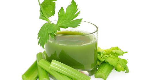 Nước ép cần tây có nhiều lợi ích cho sức khỏe không kém gì rau cần tây.
